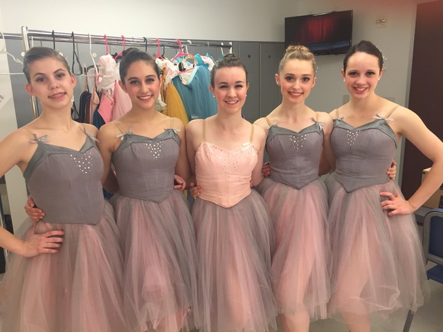 Valse cast backstage